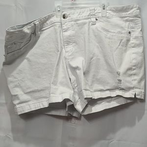 White shorts 22W